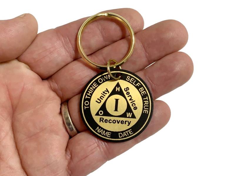 Personalisierter Messing Aa Jahrestag Schlüsselanhänger, Benutzerdefinierte Schlüsselbund Für Alkoholiker Anonyme Mitglieder, Genesungsmedaillon von WoodenUrecover