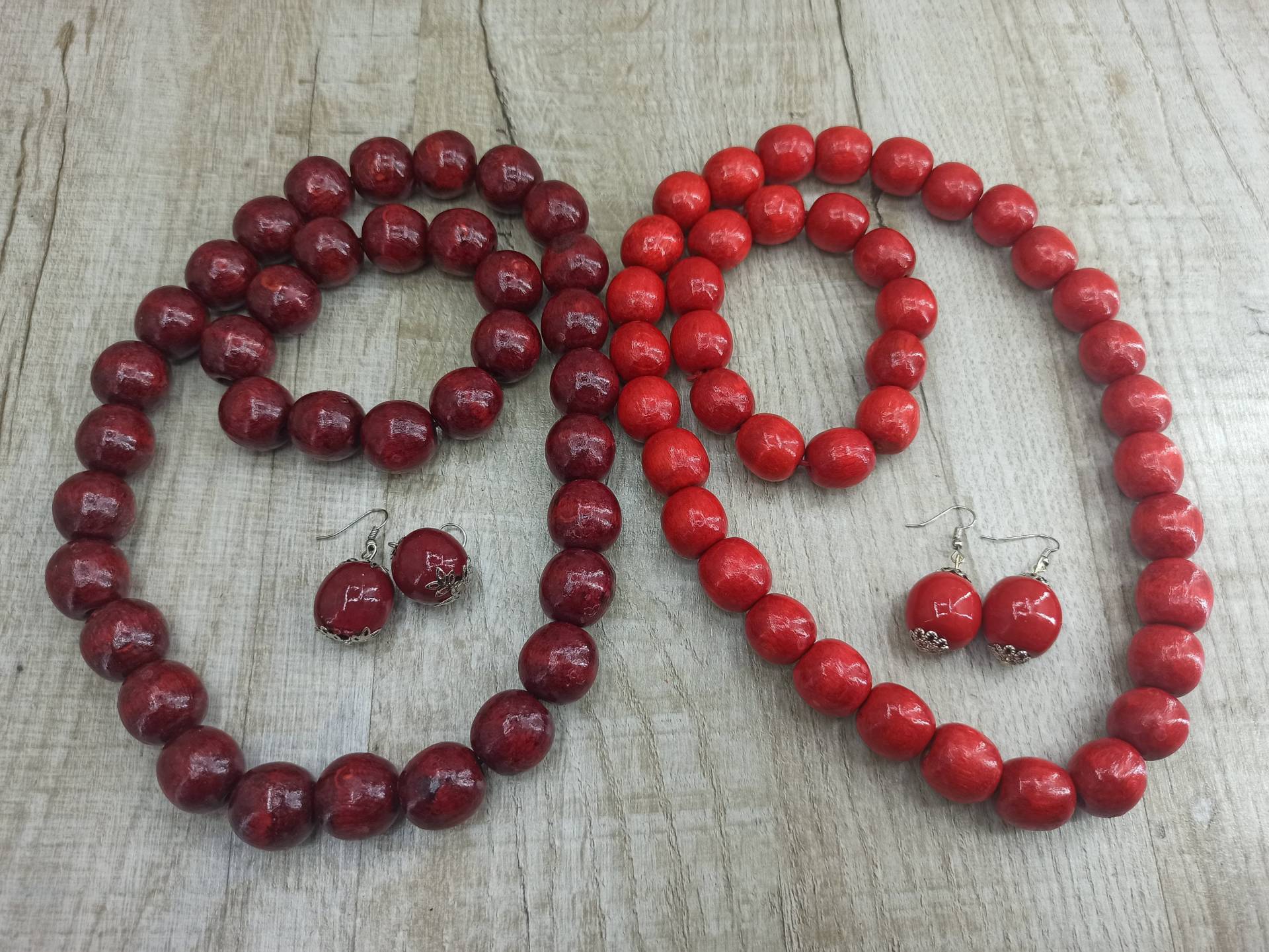 Rote Holz Handarbeit Ukrainisch Stil Set Ohrringe Halskette Und Armband Made in Ukraine Classic Rote Geschenk Rote Holz Handarbeit Ukrainisch Stil Set Ohrringe Halskette Und Armband Made in Ukraine Classic Rote Geschenk von Woodenness