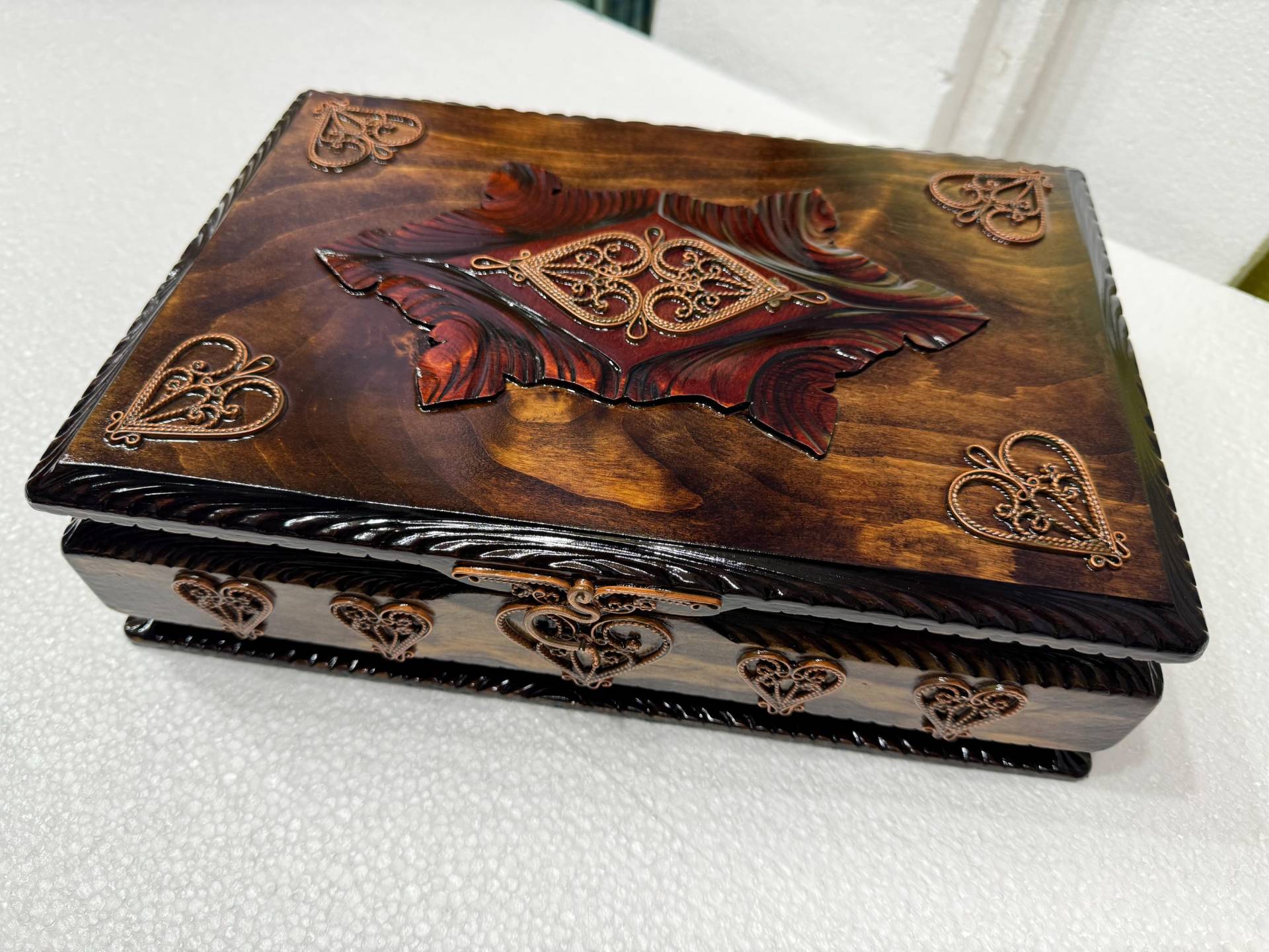 Schmuckschatulle Handmade Grün Velour Hochzeit Schatulle Geschnitzte Handgemachte Inlay Kupfer Luxus Tabak Box Mittelalterliche Inkrustierte Blumen Schmuckschatulle Handmade Grün Velour Hochzeit Schatulle Geschnitzte Handgemachte Inlay Kupfer Luxus Tabak Box Mittelalterliche Inkrustierte Blumen von Woodenness
