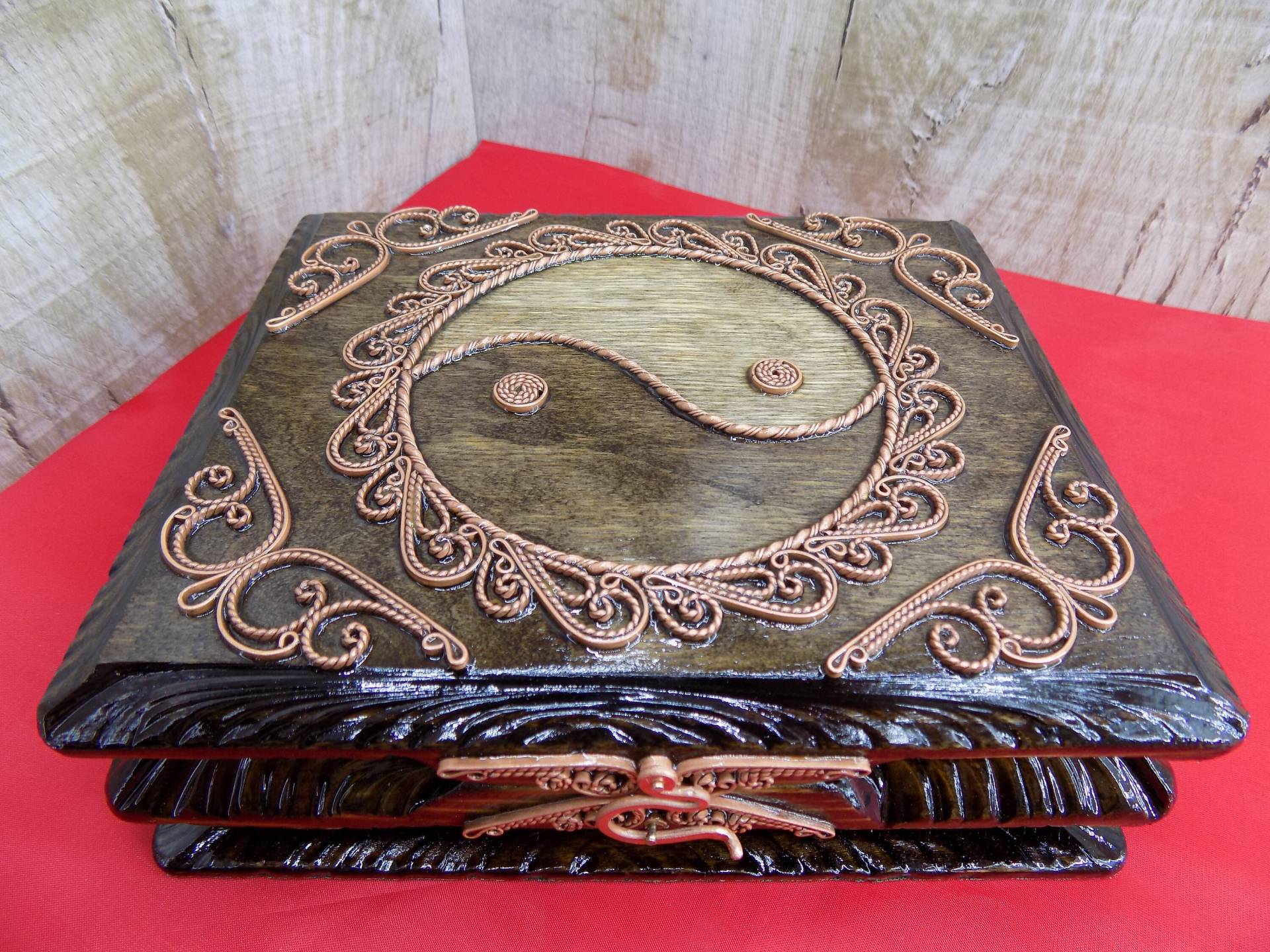 Schmuckschatulle Yin Yang Hochzeitsschatulle Geschnitzte Schatulle Mit Intarsien Сopper Luxus Handgemachte Holzschatulle Schmuckschatulle Yin Yang Hochzeitsschatulle Geschnitzte Schatulle Mit Intarsien Сopper Luxus Handgemachte Holzschatulle von Woodenness