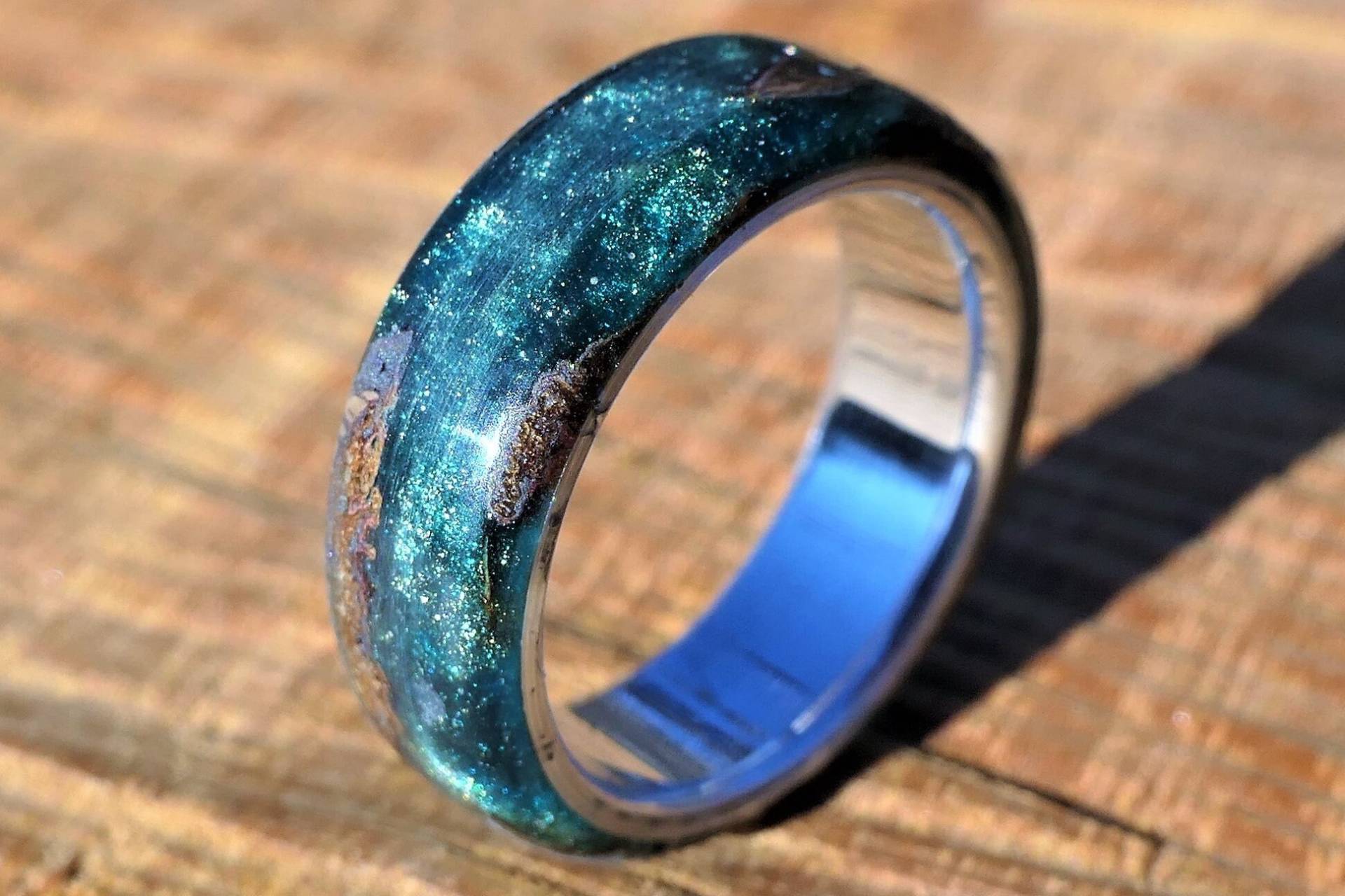 Handgefertigter Ring Nr.127 Aus Mammutbaumzapfen Und Resin Handgefertigter Ring Nr.127 Aus Mammutbaumzapfen Und Resin von WoodenringsDesigns