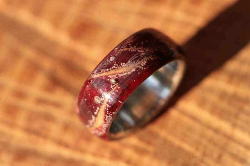 Handgefertigter Ring Nr.106 Aus Tannenzapfen Und Resin Handgefertigter Ring Nr.106 Aus Tannenzapfen Und Resin von WoodenringsDesigns