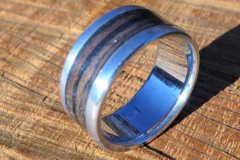 Handgefertigter Ring Nr.130 Aus Palisander Holz Und Aluminium Handgefertigter Ring Nr.130 Aus Palisander Holz Und Aluminium von WoodenringsDesigns