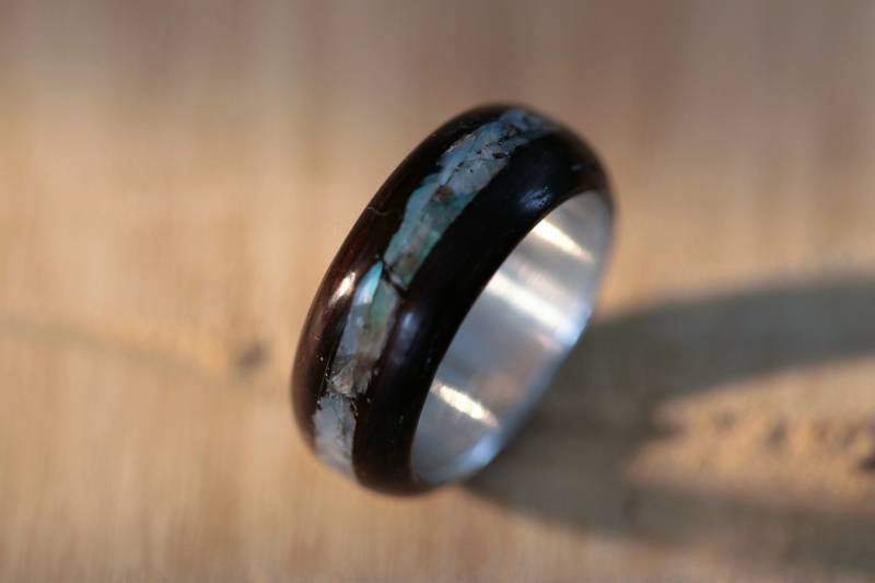 Handgefertigter Ring Nr.27 Aus Palisander Holz Und Abalone Inlay Handgefertigter Ring Nr.27 Aus Palisander Holz Und Abalone Inlay von WoodenringsDesigns