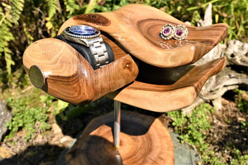 Unikat Schmuckkästchen/Uhrenständer Walnussbaum Massiv Unikat Schmuckkästchen/Uhrenständer Walnussbaum Massiv von WoodenringsDesigns