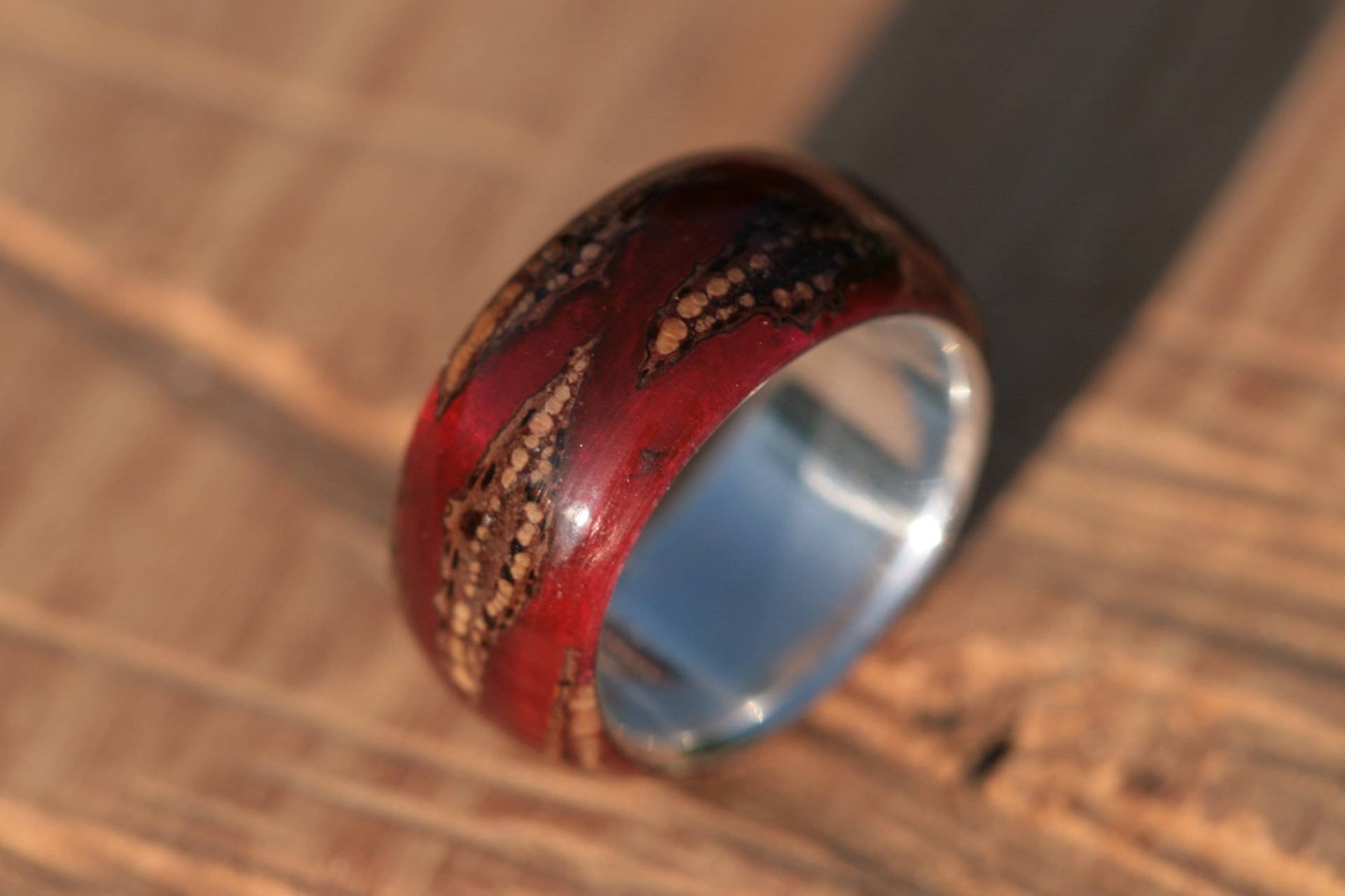 Handgefertigter Ring Nr.67 Aus Mammutbaumzapfen Und Resin Handgefertigter Ring Nr.67 Aus Mammutbaumzapfen Und Resin von WoodenringsDesigns