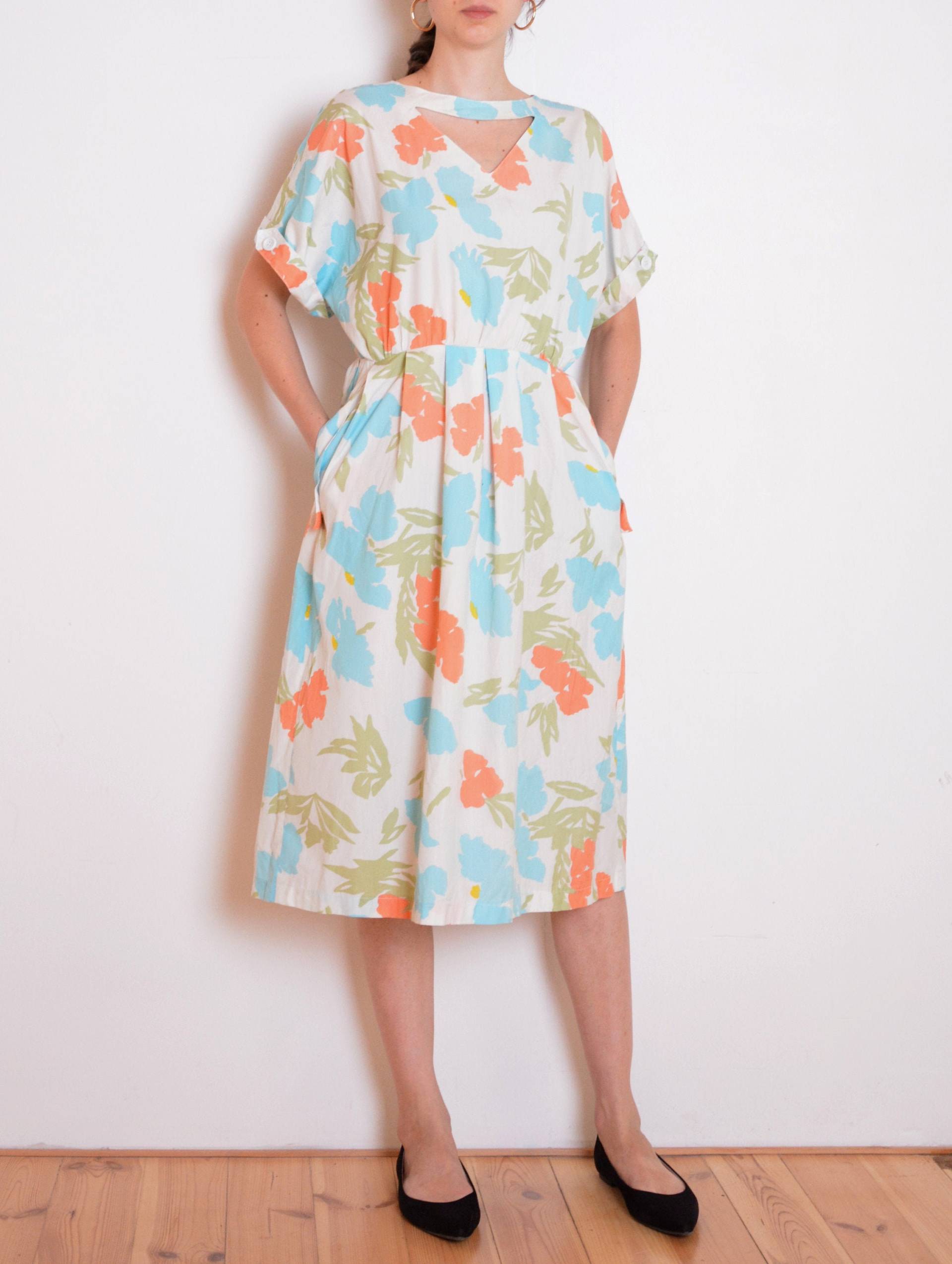 80Er Jahre Geknöpft Zurück Kleid, Floral Print Midi-Kleid, Retro Pastell Aqua Blau Grün Orange Gelb Vintage Kimono Ärmel Cutoff Teekleid von WoodhouseStudios