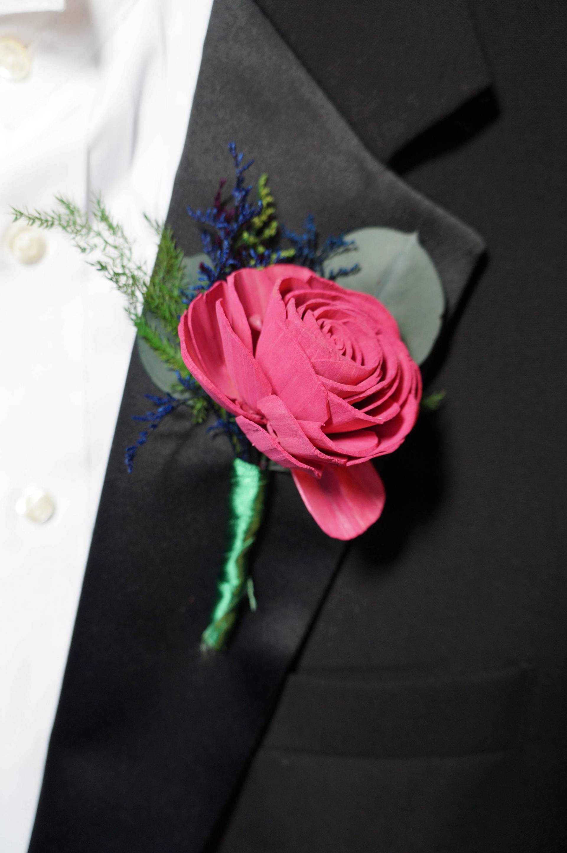 Bejeweled Holz Sola Blume Boutonniere Bejeweled Holz Sola Blume Boutonniere von WoodlandFlowerCo