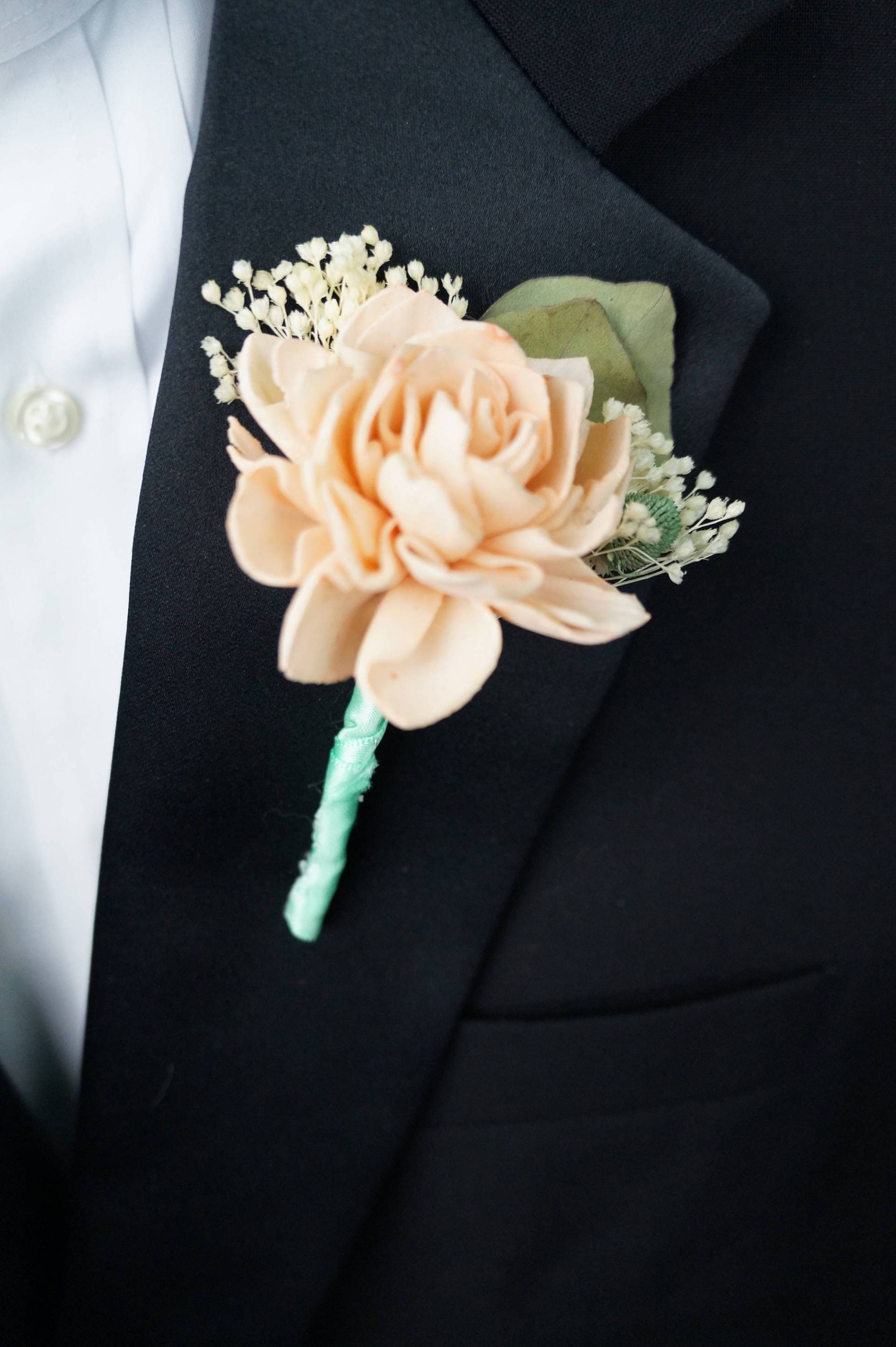Mint Sorbet Holz Sola Blume Boutonniere Mint Sorbet Holz Sola Blume Boutonniere von WoodlandFlowerCo