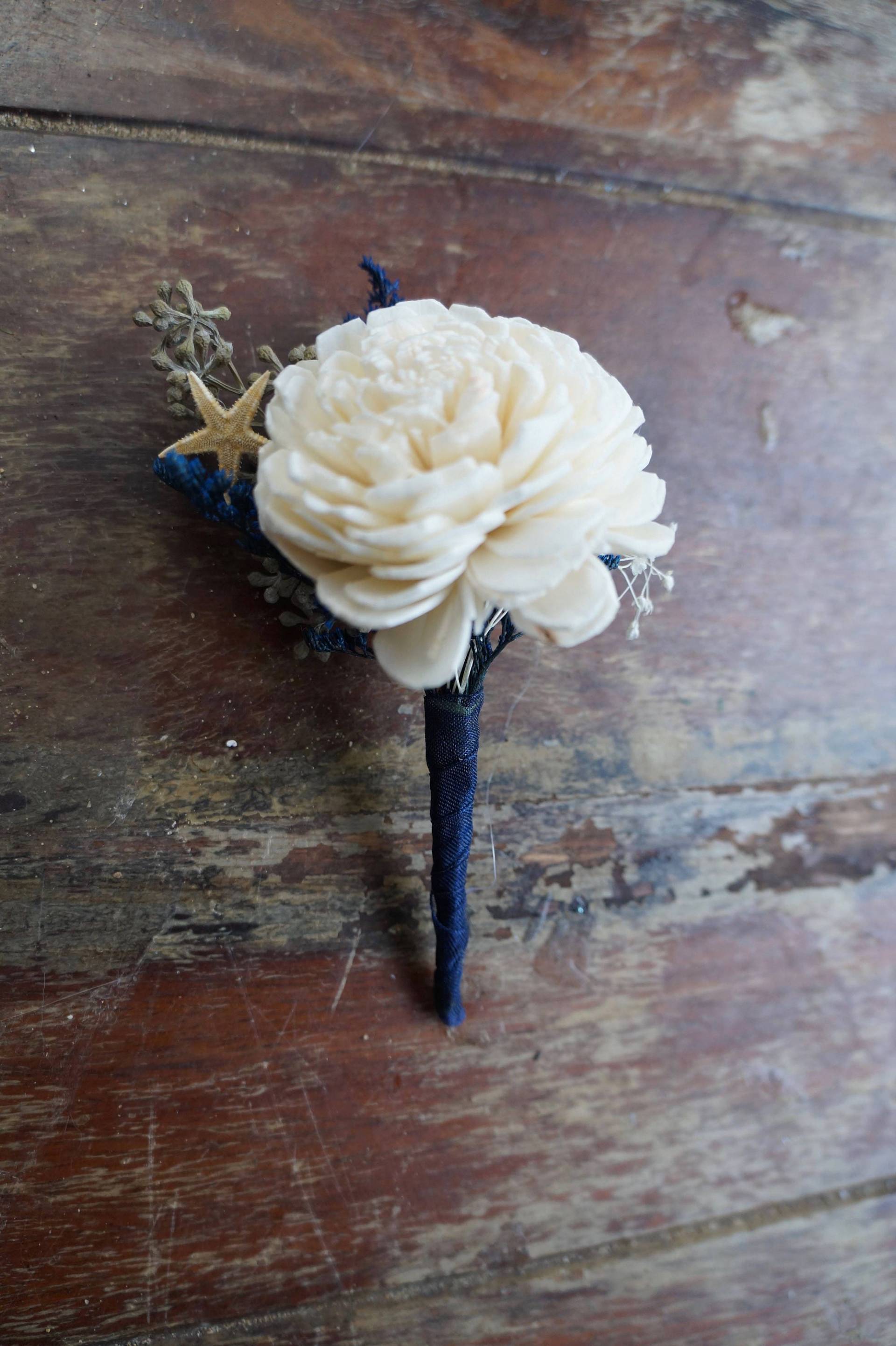 Ocean Song Sola Blumen Boutonniere// Holz Boutonierre Ocean Song Sola Blumen Boutonniere// Holz Boutonierre von WoodlandFlowerCo