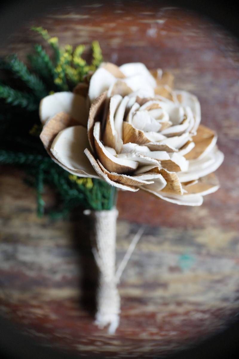 Verzauberte Wald Holz Sola Blume Boutonierre Verzauberte Wald Holz Sola Blume Boutonierre von WoodlandFlowerCo