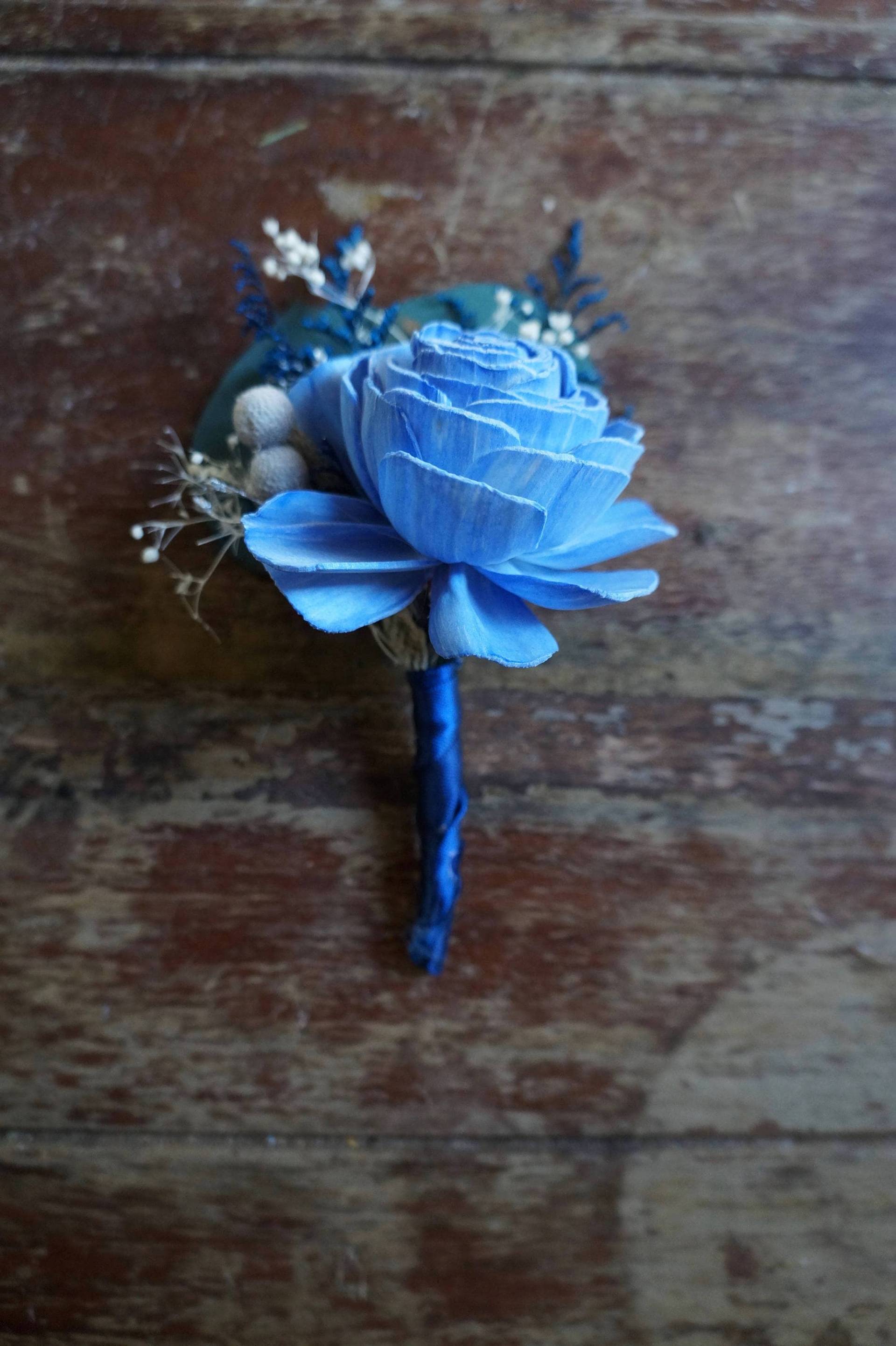 sternennacht Holz Sola Blume Boutonniere sternennacht Holz Sola Blume Boutonniere von WoodlandFlowerCo