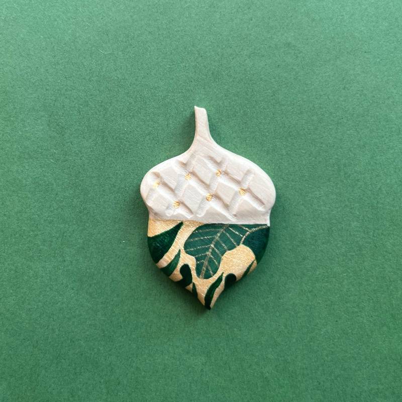 Bewaldete Geschnitzte Eichel Brosche, Handgemachter Holzschmuck Bewaldete Geschnitzte Eichel Brosche, Handgemachter Holzschmuck von WoodlifeJewellery