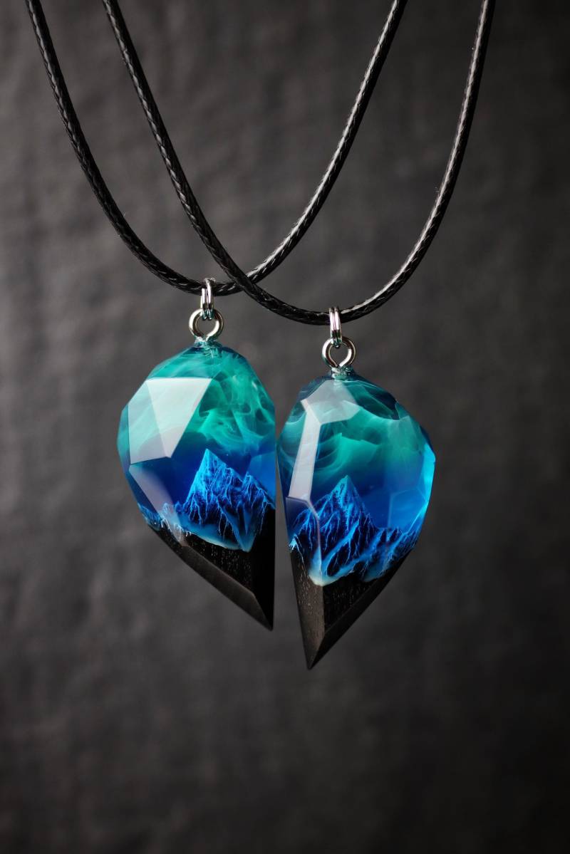 Herzförmige Harz Berghalskette Geschenkset Für Paare | Halsketten-Anhänger Nordlichter Passendes Geschenk Zum 5-Jährigen Jubiläum Herzförmige Harz Berghalskette Geschenkset Für Paare | Halsketten-Anhänger Nordlichter Passendes Geschenk Zum 5-Jährigen Jubiläum von WoodmadeWonderwood