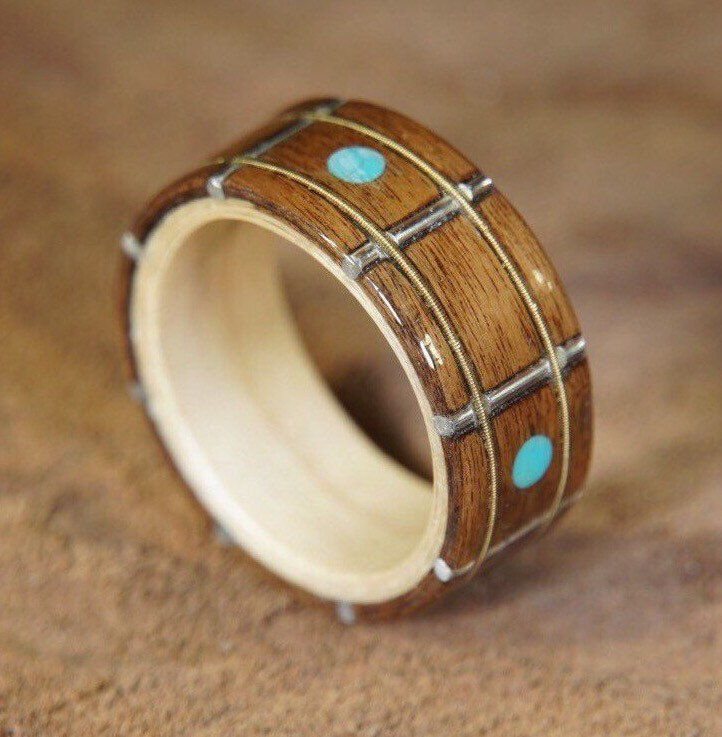 Bentwood Rosenholz Und Ahorn Fretboard Ring Mit Türkisen Markern Zwei Gitarren String Inlays Bentwood Rosenholz Und Ahorn Fretboard Ring Mit Türkisen Markern Zwei Gitarren String Inlays von Woodniks