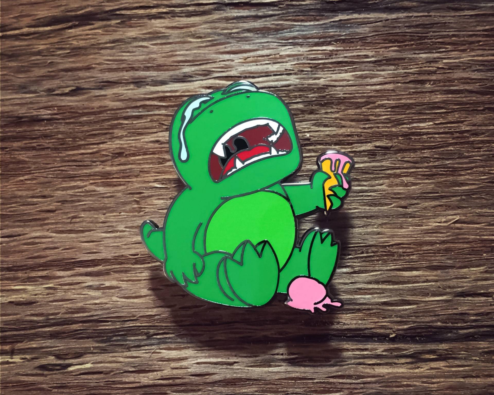 Emaille Pin - Little Dinosaur Big Feelings ™ "Splat" 3, 5 cm von WoodrowCo