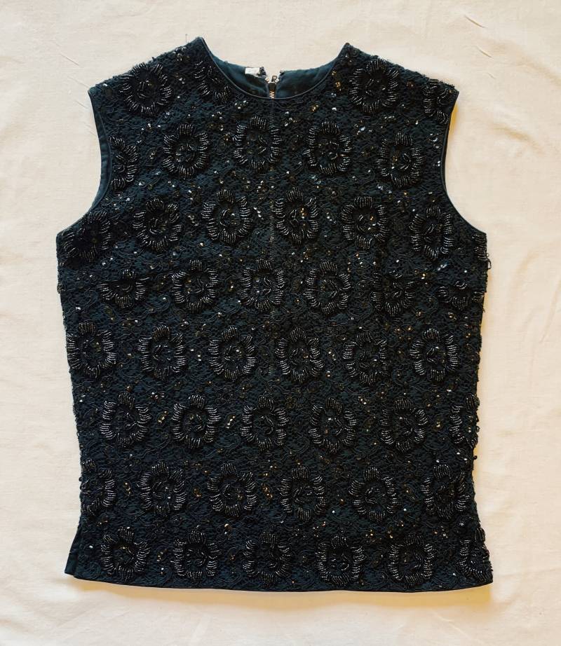 Vintage Schwarze Spitze Und Perlenbluse von WoodsMadeAndFound