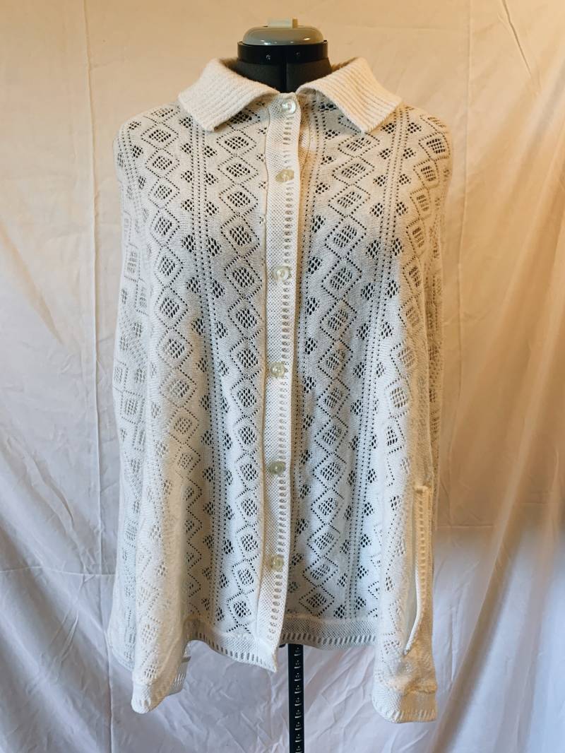 Vntg 60Er/70Er Capelet Weiß Acryl Strick von WoodsMadeAndFound