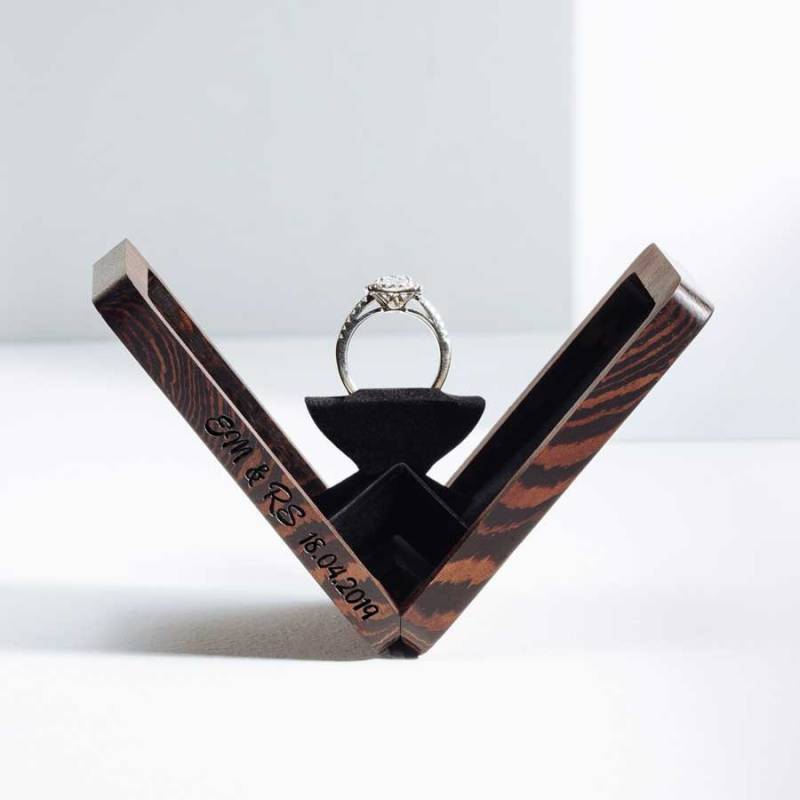 Handgefertigte Rotierende Ringbox Aus Wengeholz Dünne Verlobungsbox Für Vorschläge Handgefertigte Rotierende Ringbox Aus Wengeholz Dünne Verlobungsbox Für Vorschläge von WoodsburyRingCases