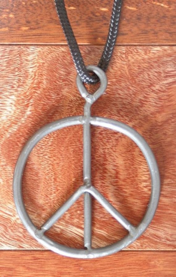 Vintage Recycled 1969 Woodstock Zaun Peace Zeichen Halsketten-Anhänger Vintage Recycled 1969 Woodstock Zaun Peace Zeichen Halsketten-Anhänger von WoodstockFenceGuy