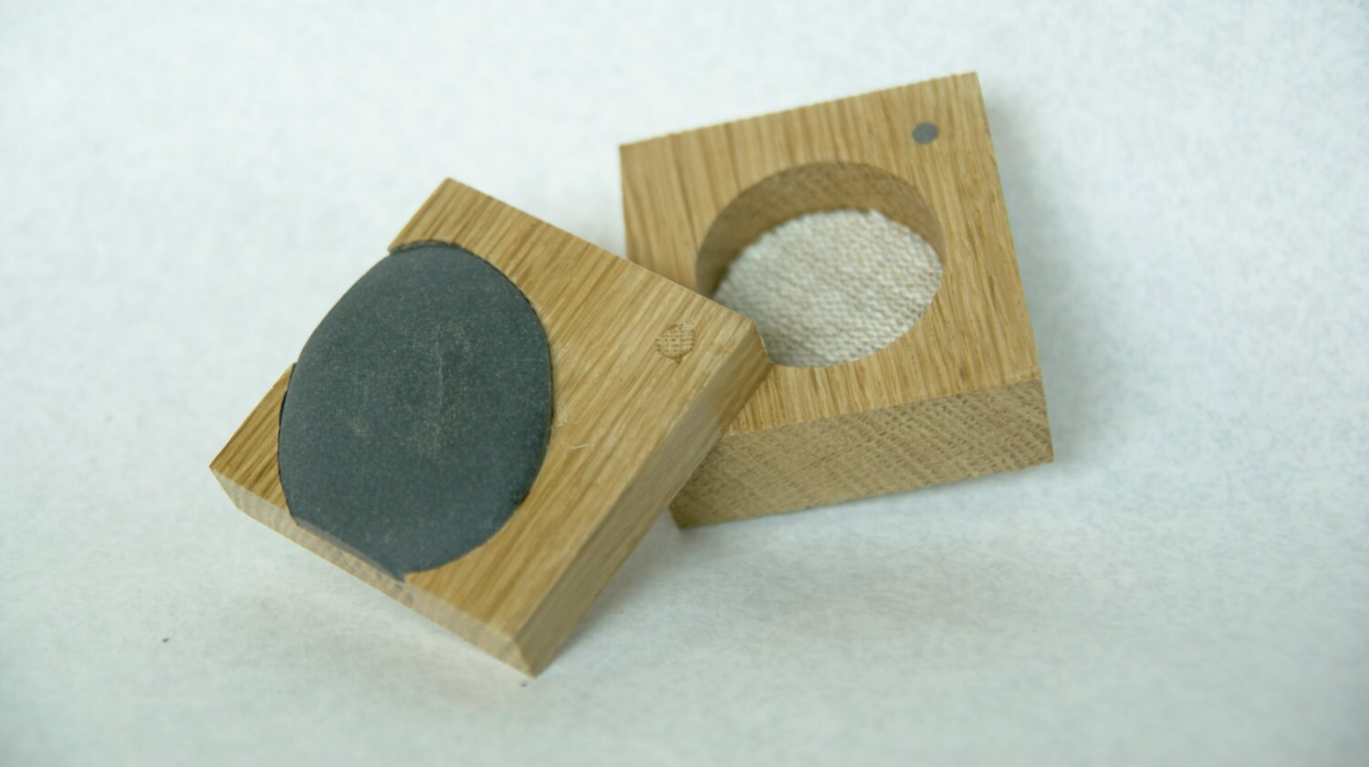 Handgefertigte Ringbox Aus Eichenholz Mit Stein Rustikaler Hochzeitsantrag Handgefertigte Ringbox Aus Eichenholz Mit Stein Rustikaler Hochzeitsantrag von Woodthingstore