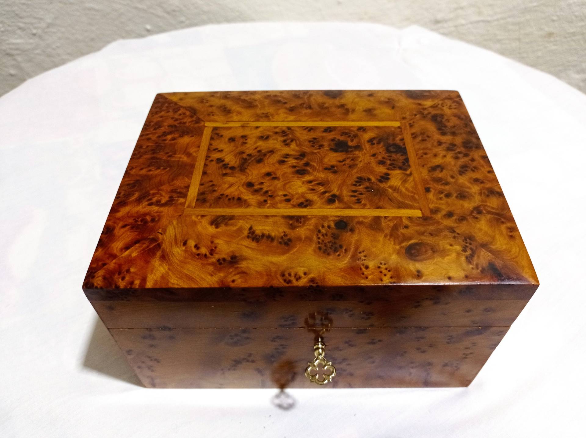 Wooden Jewelry Box Made Of Thuya Burl, Lockable Chest With Two Storage Level, Large Organizer Box, Decorative Lock von Woodthuya1999