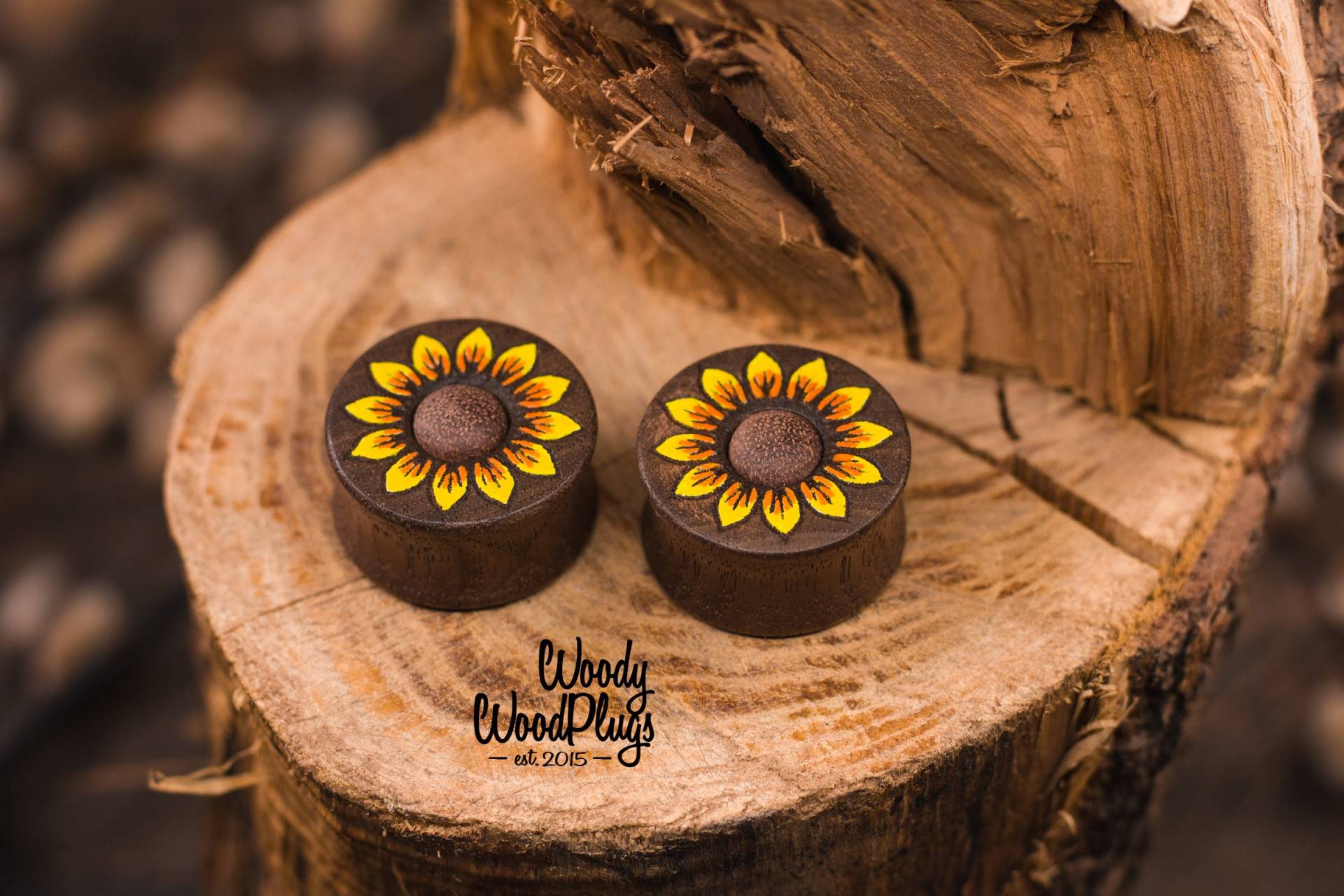 Holzstecker Mit Sonnenblumen-, Nussholz - Und Sapeliholz-Kombinationssteckern, Florale Ohrmaße 18 Mm, 20 22 24 28 30 32 36 Mm Bis 50 von WoodyWoodPlugs