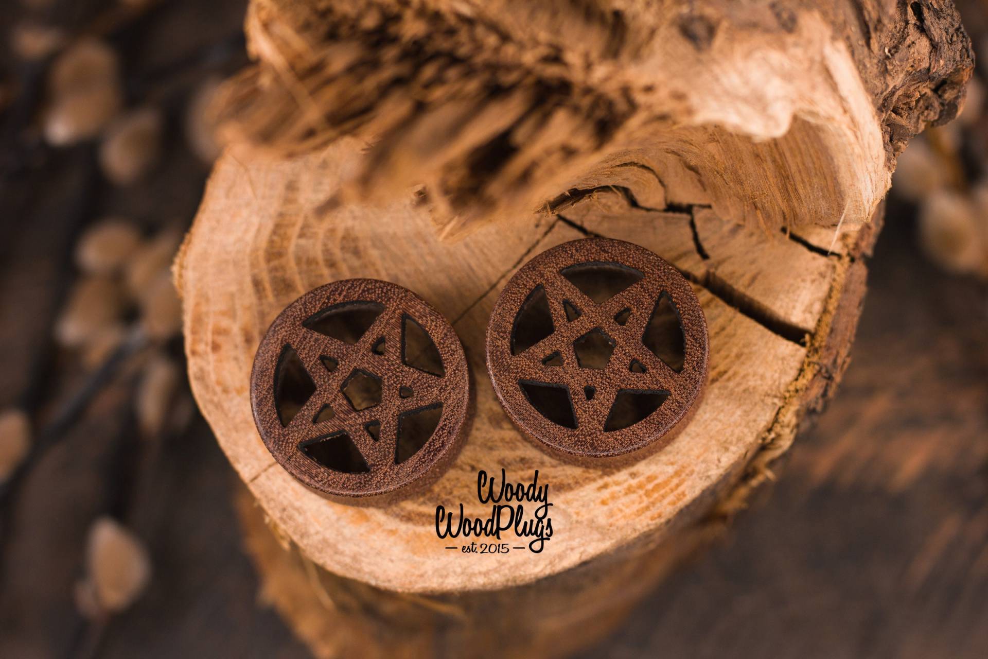 Sapeli Pentagramm Plugs, Holz Plugs Mit Pentagramm, Ohrmessgeräte 16mm 18mm 20mm 26mm 28mm 32mm 36mm Bis 50mm von WoodyWoodPlugs