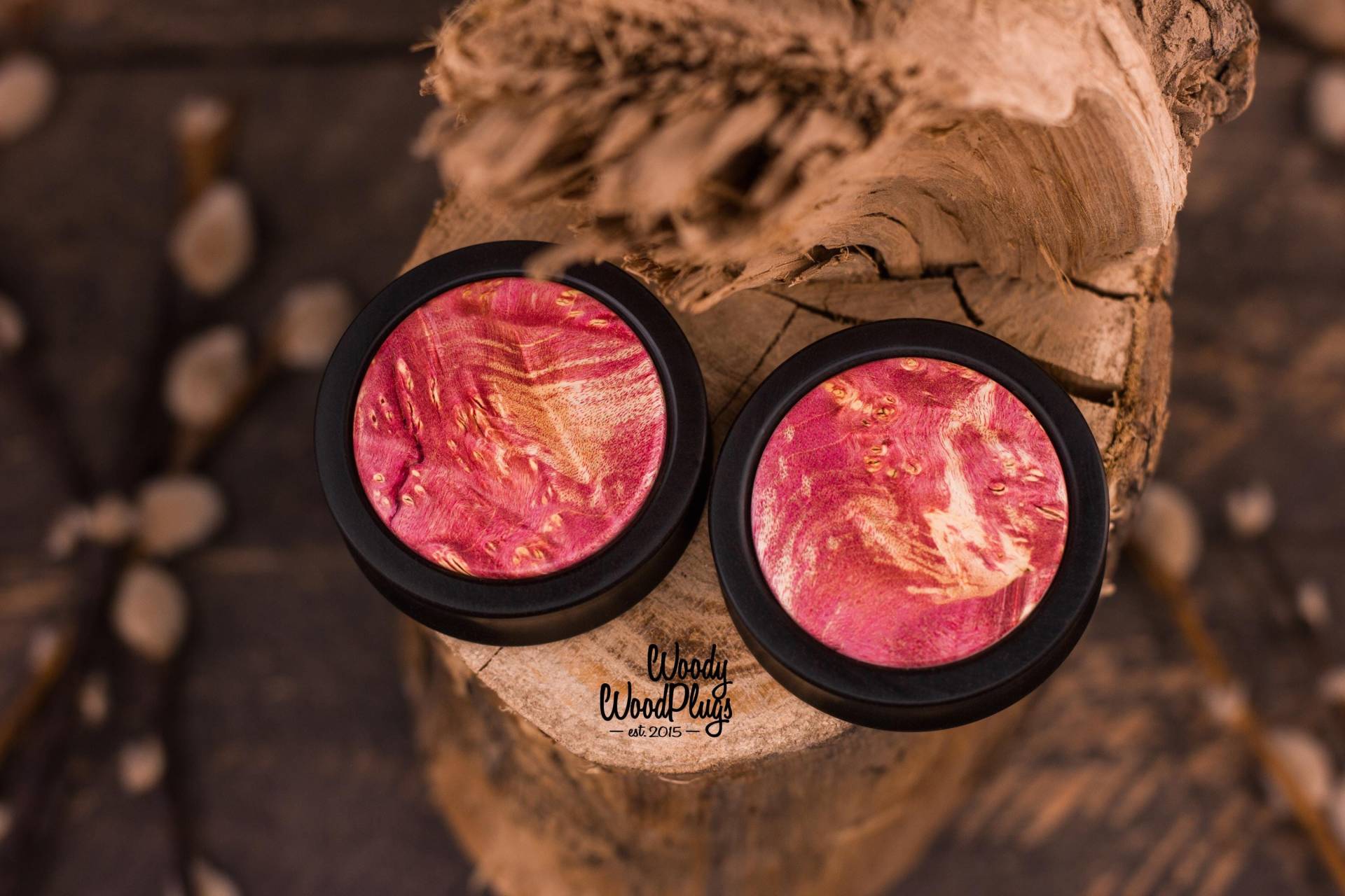 Schwarze Ohrplugs Mit Rotem Holzinlay - Handgefertigte Holzplugs | 10mm-50mm Schwarze Ohrplugs Mit Rotem Holzinlay - Handgefertigte Holzplugs | 10mm-50mm von WoodyWoodPlugs