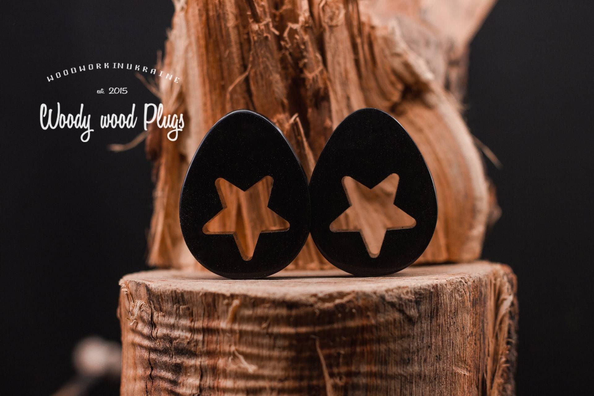 Schwarze Tropfen Plugs Mit Geschnitztem Stern, Paar Ohrspuren Aus Ebonit 18mm 20mm 22mm 24mm 25mm 26mm 28mm 29mm 30mm 32mm 34mm 35mm 36mm 38mm von WoodyWoodPlugs