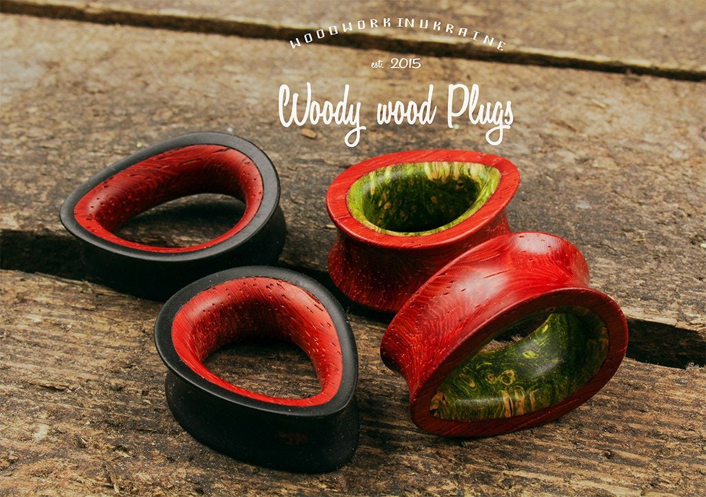 Tropfenförmige Holz-Tunnels - Schwarze & Rote Ohrplugs Aus Holz Handgemachter Dehnschmuck Tropfenförmige Holz-Tunnels - Schwarze & Rote Ohrplugs Aus Holz Handgemachter Dehnschmuck von WoodyWoodPlugs