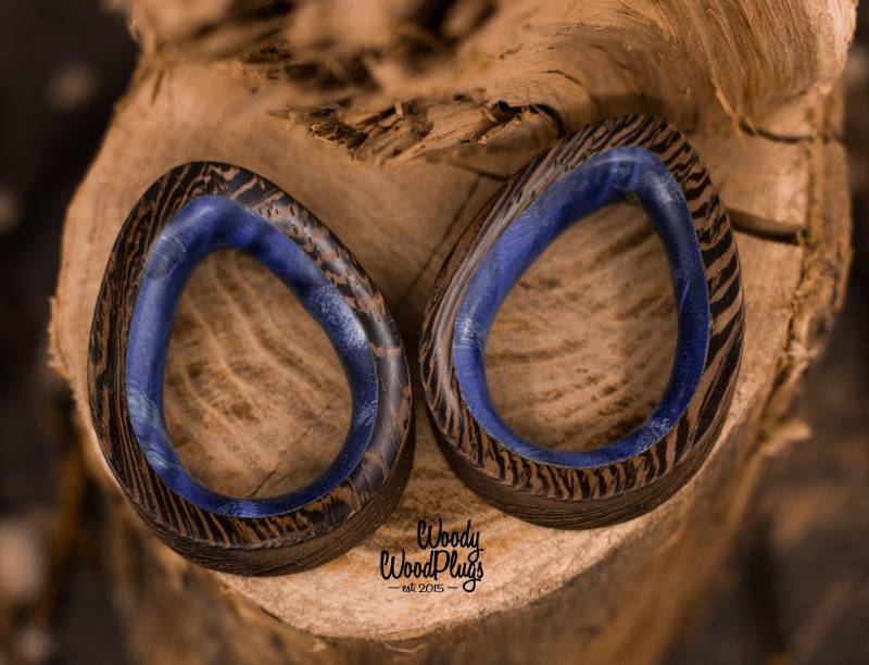 Wenge Teardrop Blue Ear Tunnels - Holzplugs Mit Blauer Ahorneinlage Tropfenförmige Blaue Gauges 20mm 22mm 24mm 13/16" 7/8" 15/16" Wenge Teardrop Blue Ear Tunnels - Holzplugs Mit Blauer Ahorneinlage Tropfenförmige Blaue Gauges 20mm 22mm 24mm 13/16" 7/8" 15/16" von WoodyWoodPlugs