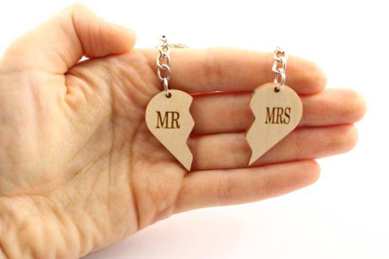 2 Stück Schlüsselanhänger | Herr Und Frau Zwei Herz Zwei von EngraveCrafted