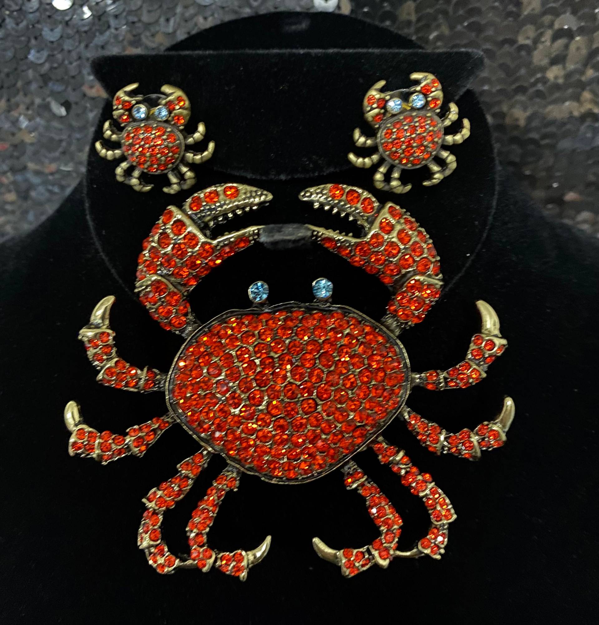 Heidi Daus Queen Crab Pin Brosche & Ohrring Set | Durchbohrt Rote Version von WoohooDesignerFinds