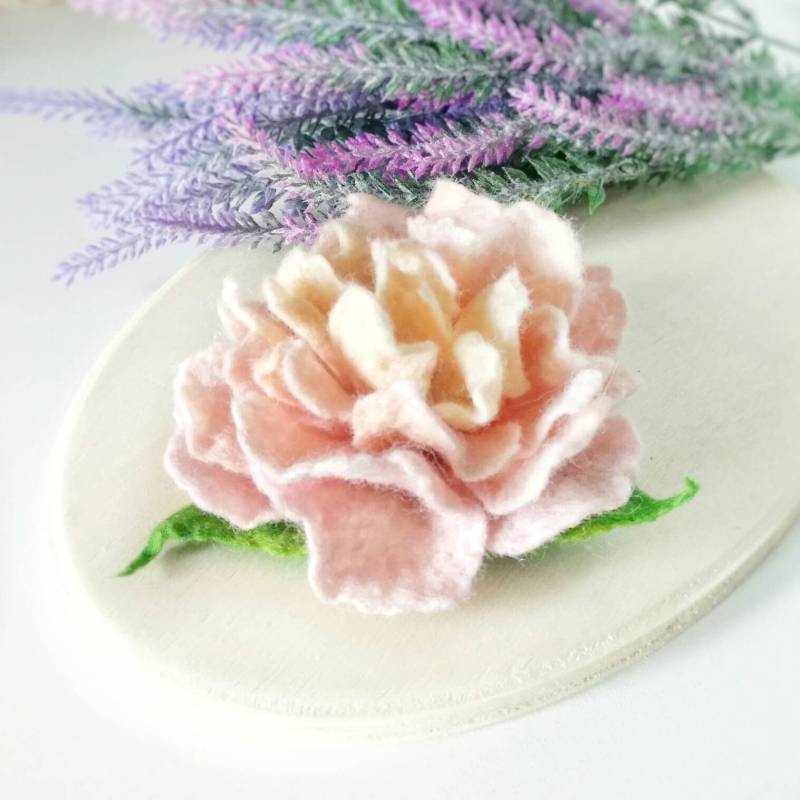 Filz Brosche Pfingstrose, Brosche, Wolle Blume Anstecknadel, Handgemachte Filzblumen, Rosa Schmuck, Hochzeit Geschenk, Schal Anstecknadel von WoolDreamland