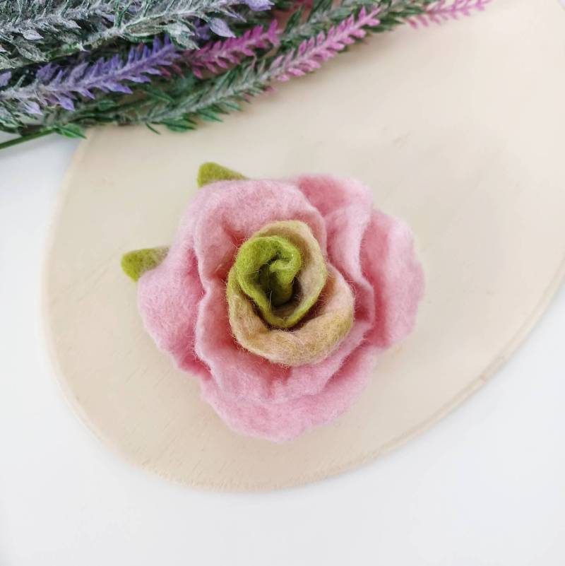 Rosa Rose Brosche Filz Blumen Wollstoff Floral Schal Anstecknadel Weihnachtsgeschenk Für Sie von WoolDreamland