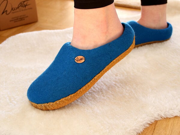 WoolFit Barfuß-Hausschuhe "Footprint" handgemacht mit Naturgummisohle für Damen und Herren von WoolFit