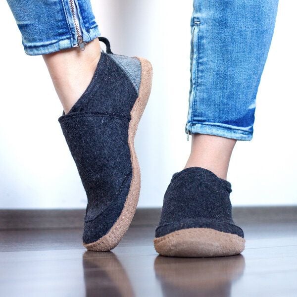 WoolFit moderne Filz-Hausschuhe „Taiga“ mit geschlossener Form für einen stabilen Sitz von WoolFit