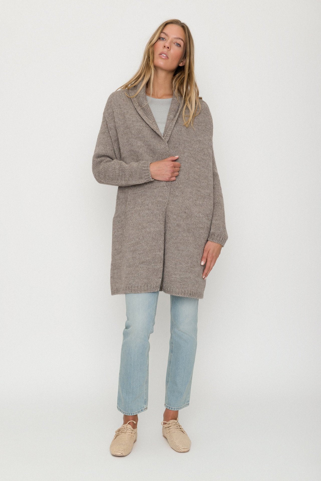 Übergroße Damen-strickjacke in Kakao-Farbe, Natürlicher Merino-Wollmantel, Gestrickter Kaschmir-Warmer Mantel Moss/Cacao von WoolHouseESHOP