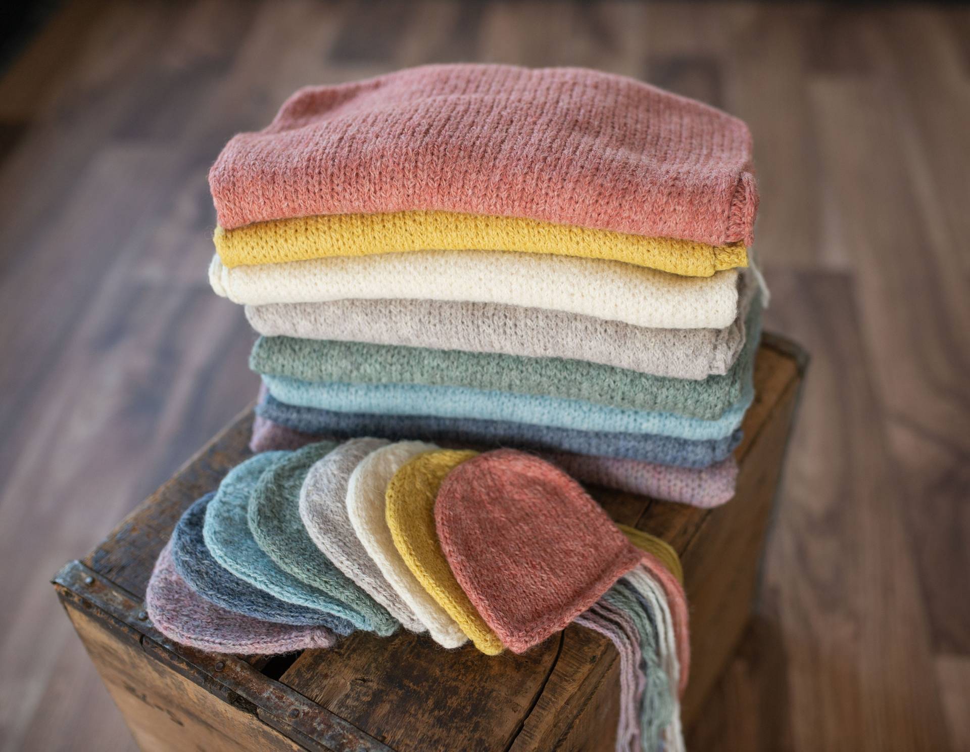 Baby Wrap Und Mütze Set Aus Weichem Alpaka von WoolLacyWraps