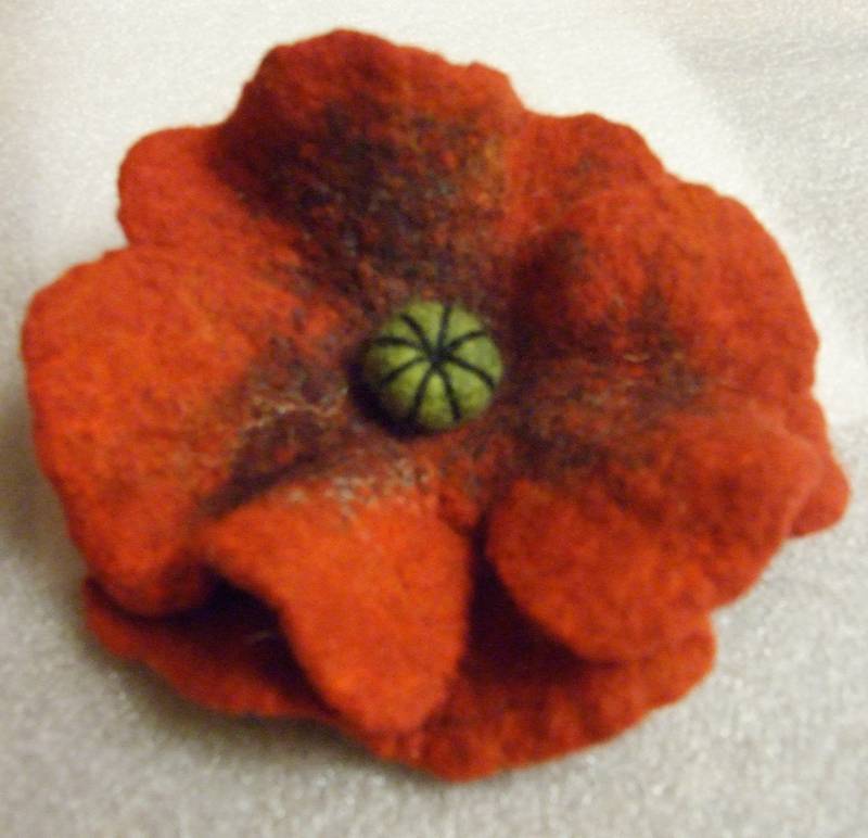 Gefilzte Brosche Mohnblume von WoolPhantasy