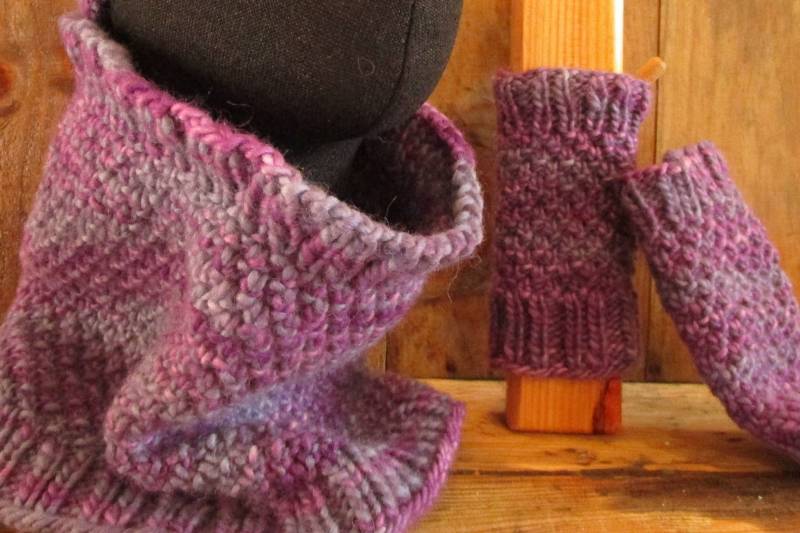 Handgestricktes „Boréal"-Snood - Und Ärmelset Aus Reiner Schafwolle Handgestricktes „Boréal"-Snood - Und Ärmelset Aus Reiner Schafwolle von Wooldoodoo
