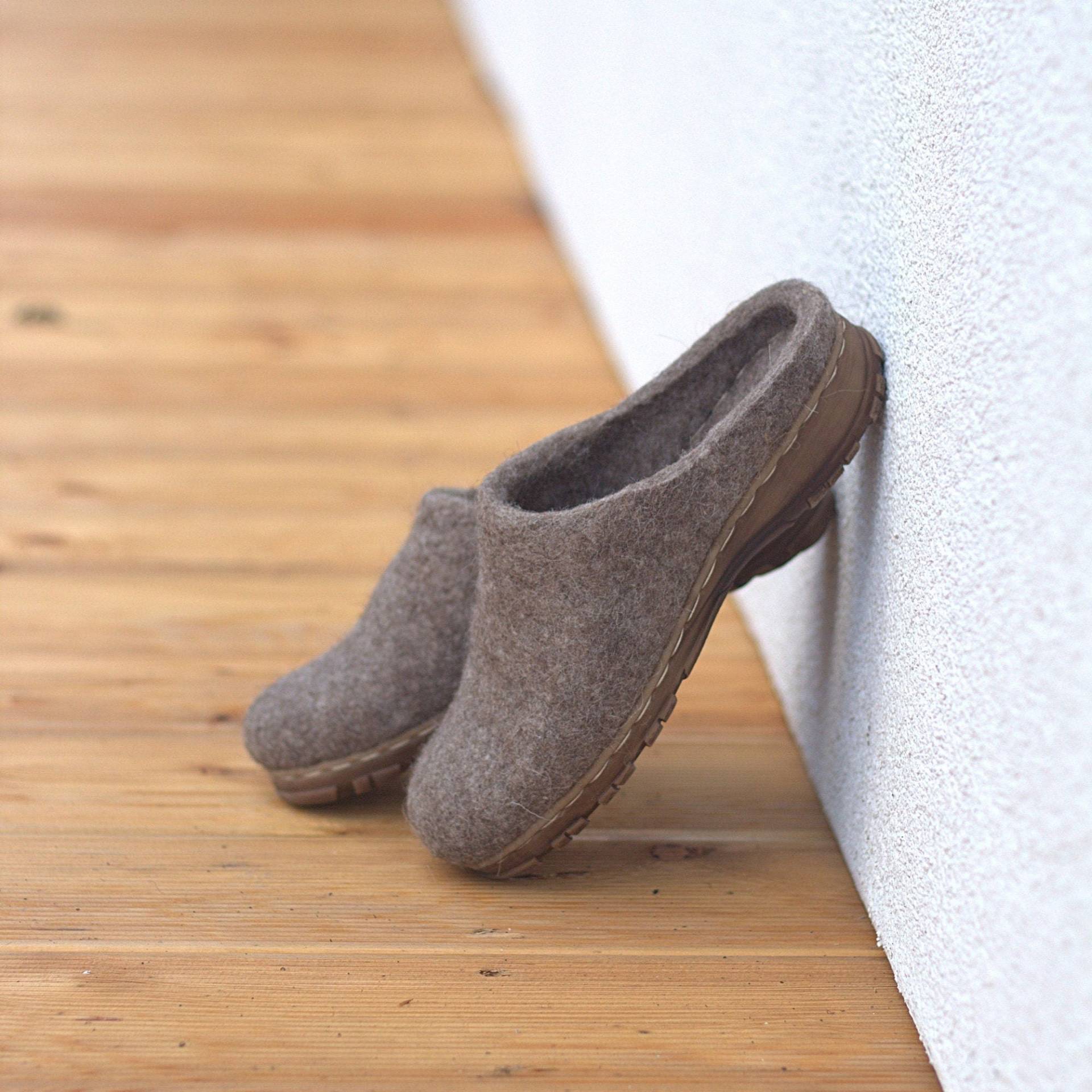 Cappuccino Clogs Für Frauen, Tierversuchsfrei von WoolenClogs