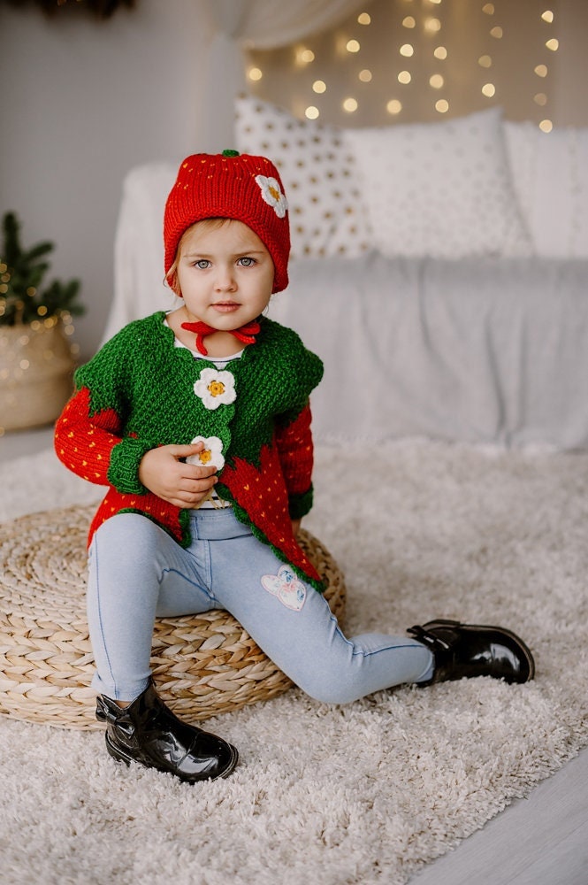Erdbeerpullover Und Mütze Set Handgestrickt Kleinkind Strickjacke Button Up Pullover Für Kinder von WoolenWoolShop