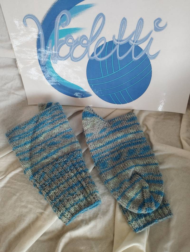 Warme Socken, Selbstgestrickt, Größe 37, Blau, Grau Warme Socken, Selbstgestrickt, Größe 37, Blau, Grau von Wooletti