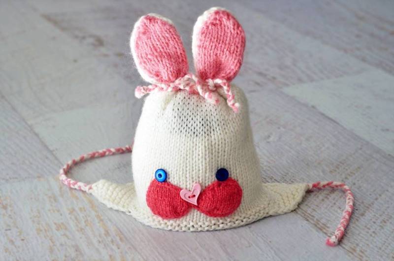 Baby Strickmütze Mit Rosa Lustigen Hasenohren von WoollyAustralia