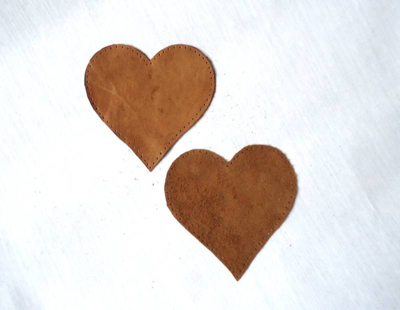 Beige Wildleder Herz Aufnäher Vorgestanzte Lederapplikation | 2Er Set von WoollyFamily