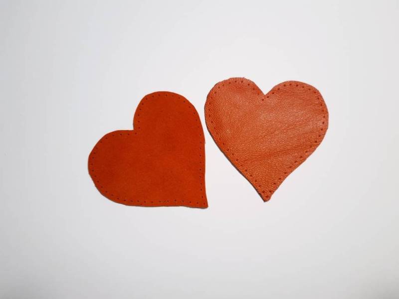 Rote Herzförmige Ellenbogenpatches, Applikation, Knieschoner von WoollyFamily