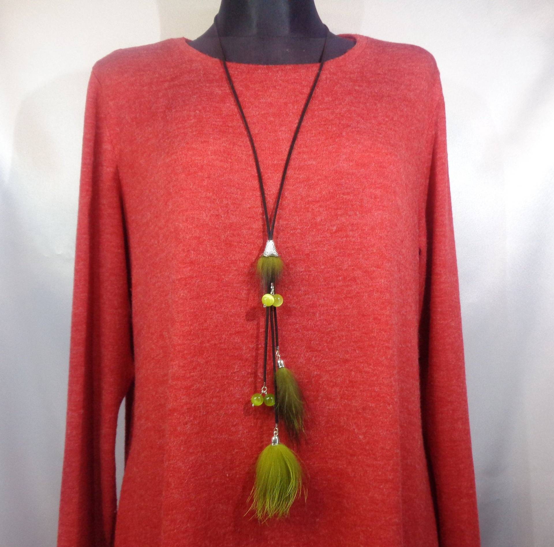 Lange Elegante Halskette Mit Naturfell, Natursteinen, Natürlichen Haut Lange Elegante Halskette Mit Naturfell, Natursteinen, Natürlichen Haut von WoollyFinds