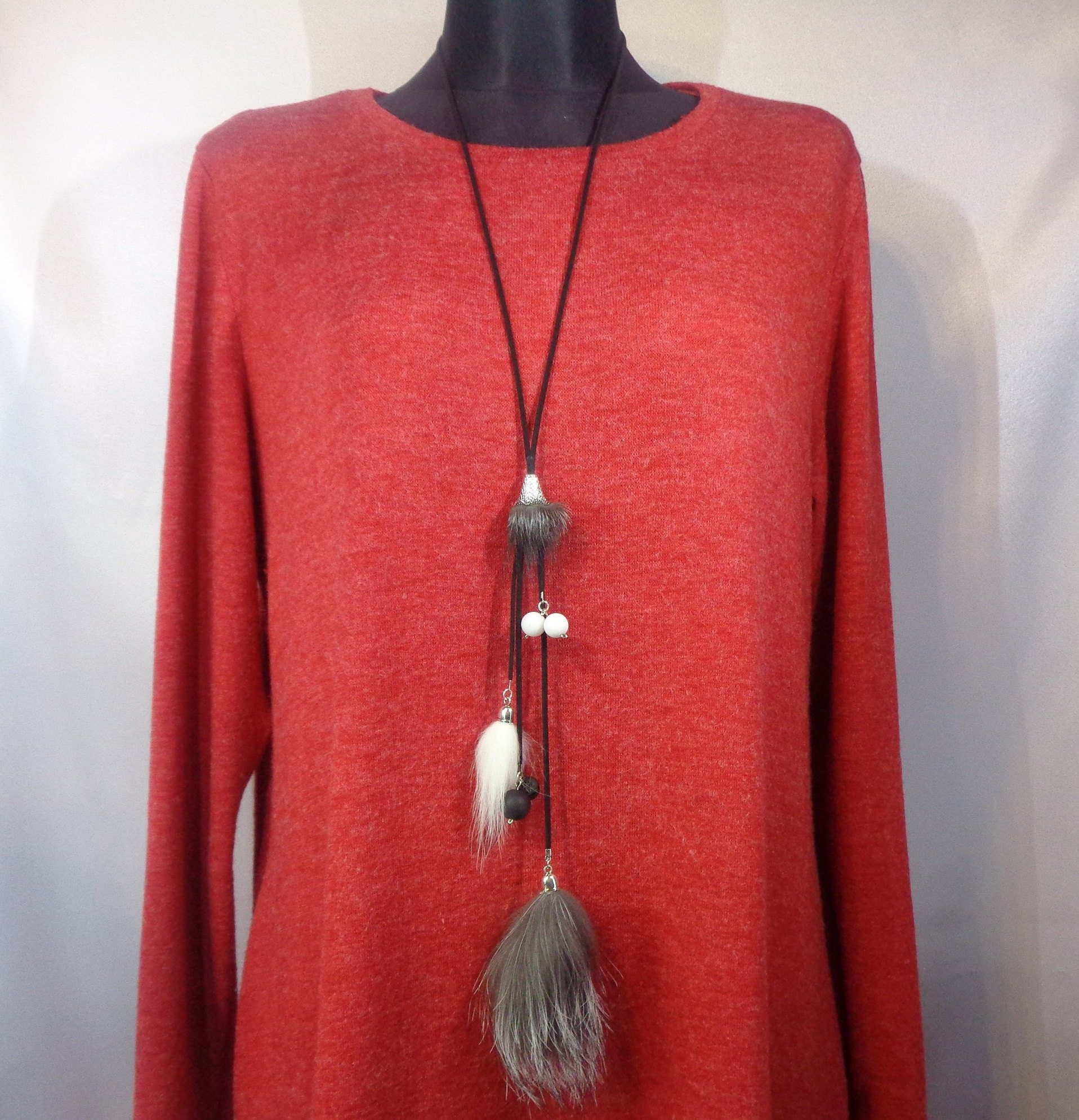 Lange Elegante Halskette Mit Naturfell, Natursteinen, Natürlichen Haut Lange Elegante Halskette Mit Naturfell, Natursteinen, Natürlichen Haut von WoollyFinds